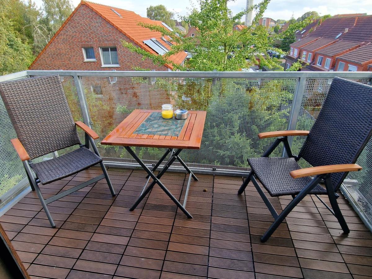 98Qm Wohnung Im Villenviertel - Voll Ausgestattet Mit Balkon Und Kamin - Wlan Gratis Wilhelmshaven Buitenkant foto