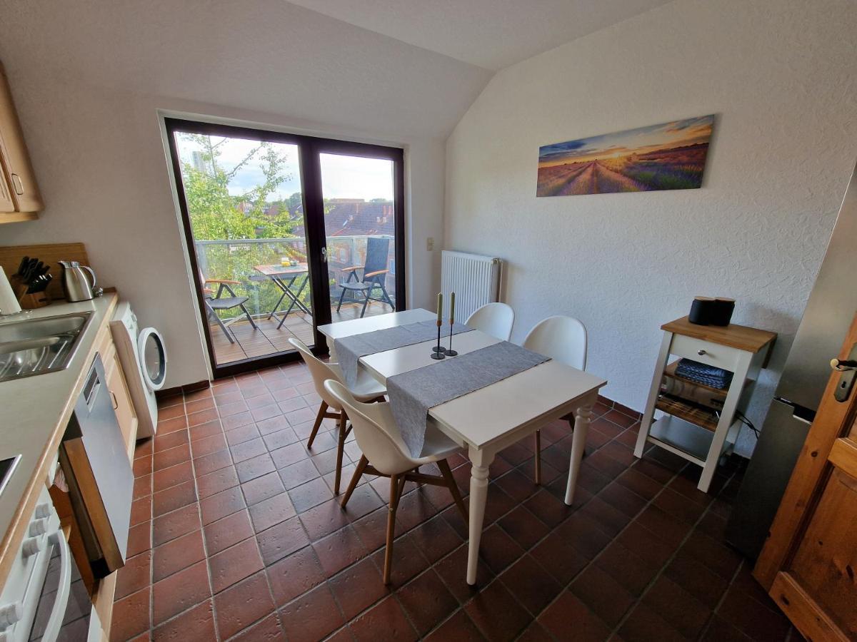 98Qm Wohnung Im Villenviertel - Voll Ausgestattet Mit Balkon Und Kamin - Wlan Gratis Wilhelmshaven Buitenkant foto